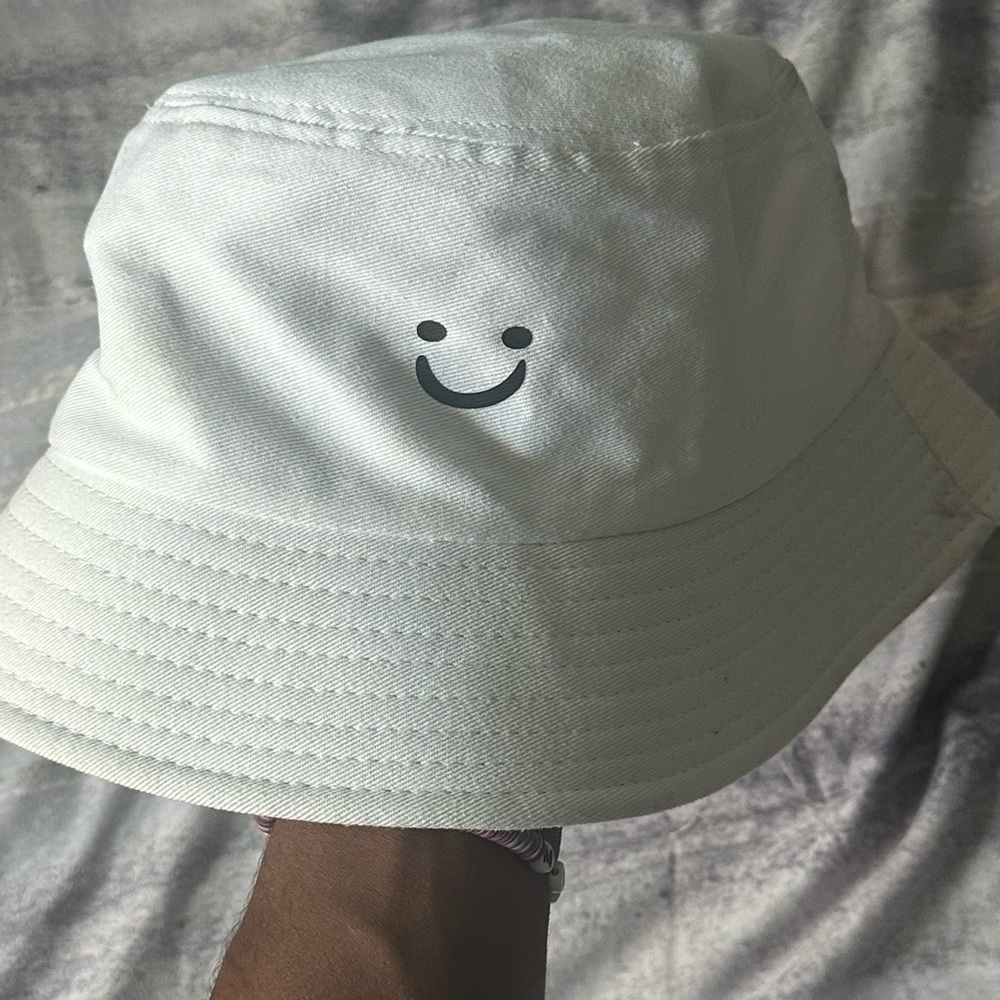 Smiling bucket hat.